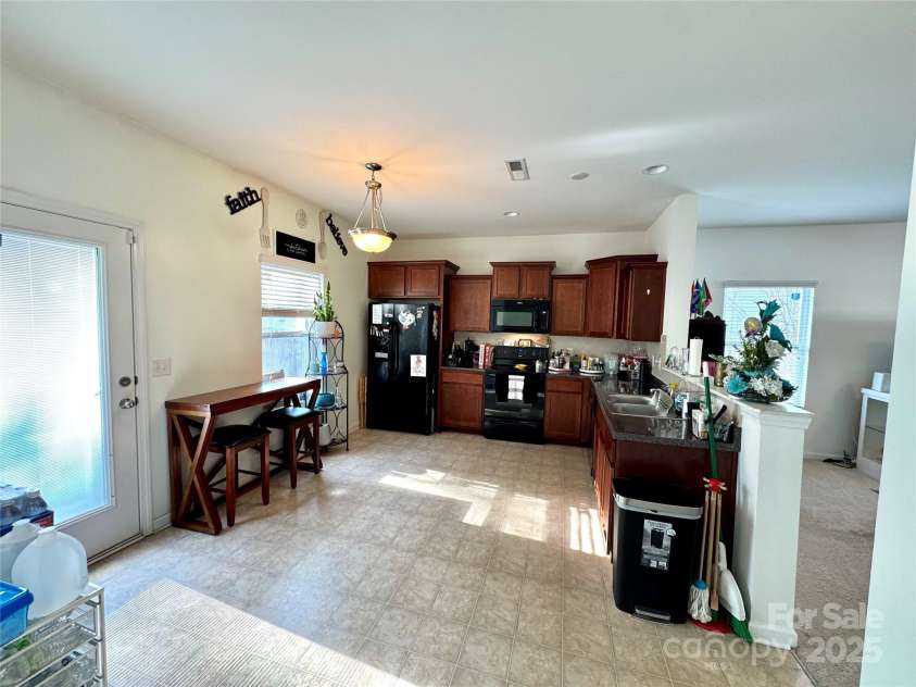 719 Mountain Quail Drive, Charlotte, NC 28216.  MLS# CAR4228004, YatesRealty ID 4253. Primary Room