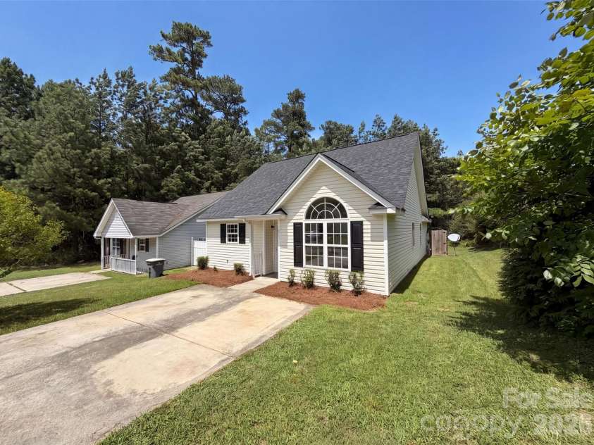 2025 Duke Adam Street, Kannapolis, NC 28083.  MLS# CAR4407685, YatesRealty ID 42532. 