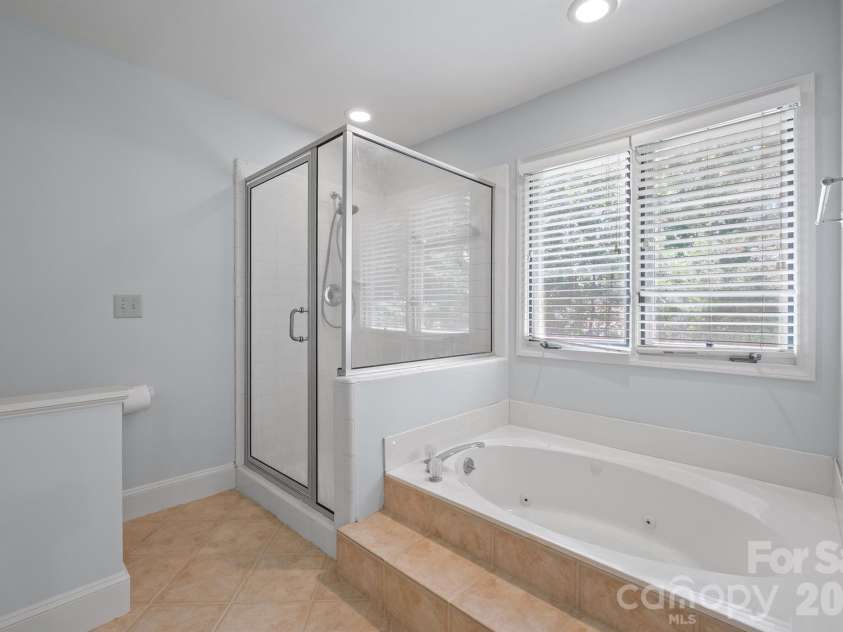7000 Hollow Oak Drive, Charlotte, NC 28227.  MLS# CAR4412628, YatesRealty ID 42533. 