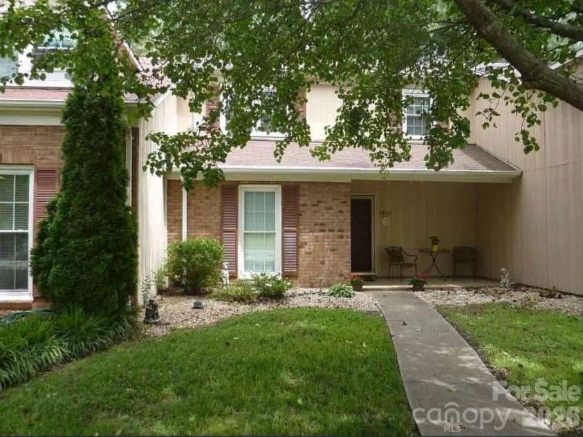 6805 Cabot Circle, Charlotte, NC 28226.  MLS# CAR4411106, YatesRealty ID 42535. 