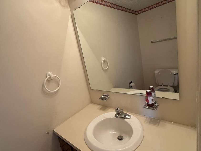 6805 Cabot Circle, Charlotte, NC 28226.  MLS# CAR4411106, YatesRealty ID 42535. 