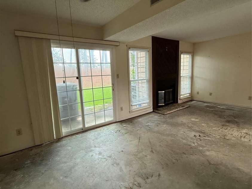 6805 Cabot Circle, Charlotte, NC 28226.  MLS# CAR4411106, YatesRealty ID 42535. 