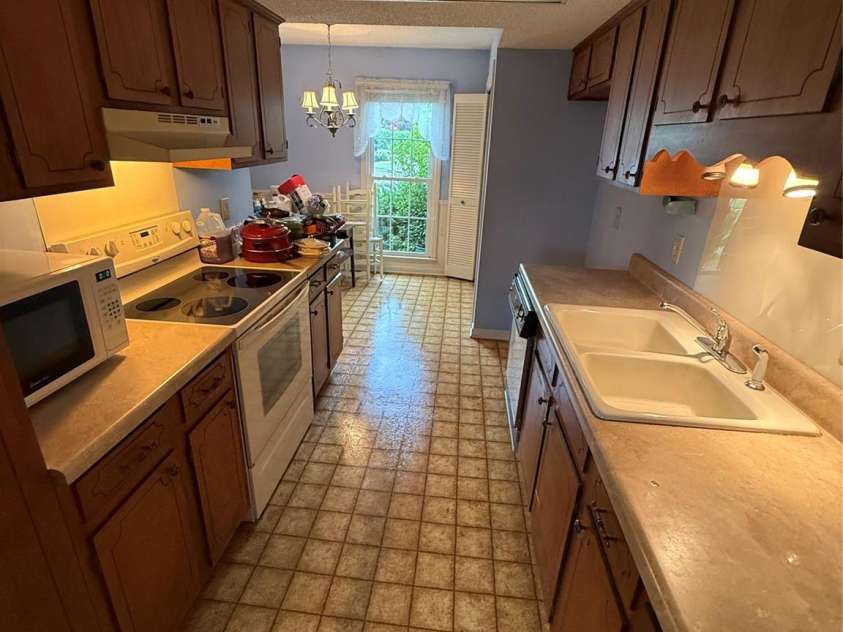 6805 Cabot Circle, Charlotte, NC 28226.  MLS# CAR4411106, YatesRealty ID 42535. 