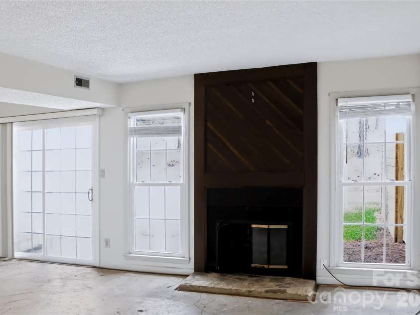 6805 Cabot Circle, Charlotte, NC 28226.  MLS# CAR4411106, YatesRealty ID 42535. 
