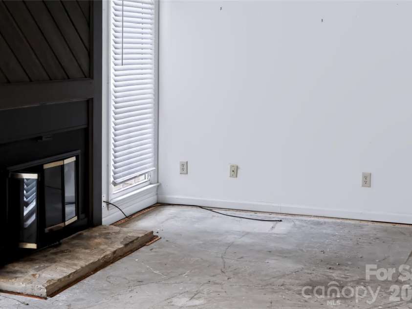 6805 Cabot Circle, Charlotte, NC 28226.  MLS# CAR4411106, YatesRealty ID 42535. 