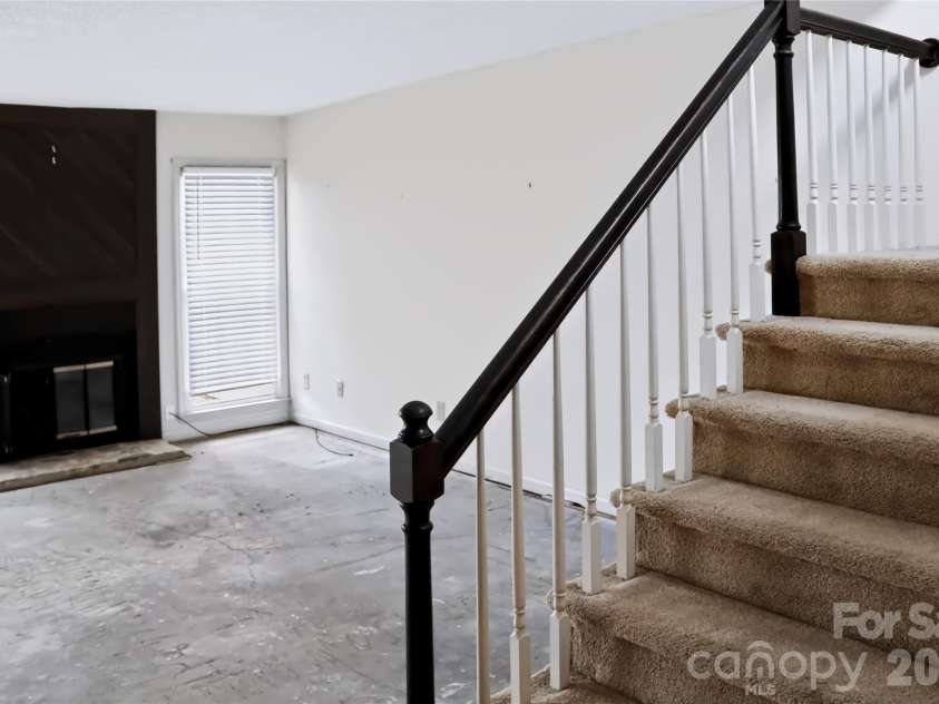 6805 Cabot Circle, Charlotte, NC 28226.  MLS# CAR4411106, YatesRealty ID 42535. 