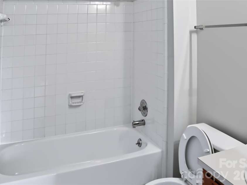 6805 Cabot Circle, Charlotte, NC 28226.  MLS# CAR4411106, YatesRealty ID 42535. 