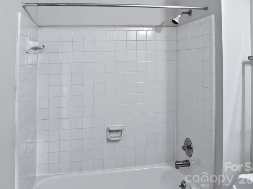 6805 Cabot Circle, Charlotte, NC 28226.  MLS# CAR4411106, YatesRealty ID 42535. 