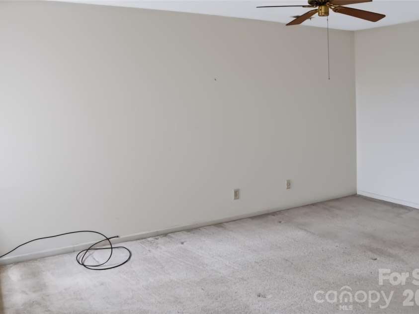 6805 Cabot Circle, Charlotte, NC 28226.  MLS# CAR4411106, YatesRealty ID 42535. 