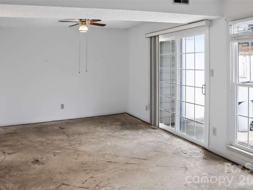 6805 Cabot Circle, Charlotte, NC 28226.  MLS# CAR4411106, YatesRealty ID 42535. 
