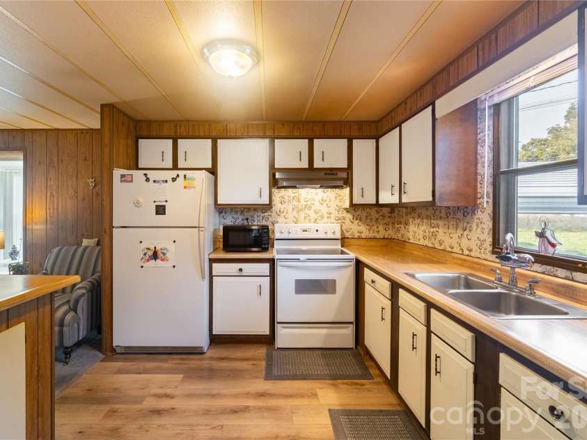 9606 Walkers Ferry Road, Charlotte, NC 28214.  MLS# CAR4409843, YatesRealty ID 42537. 