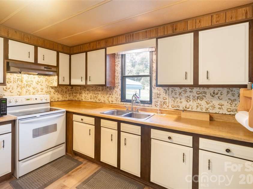 9606 Walkers Ferry Road, Charlotte, NC 28214.  MLS# CAR4409843, YatesRealty ID 42537. 