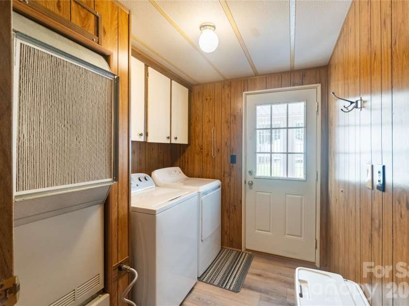 9606 Walkers Ferry Road, Charlotte, NC 28214.  MLS# CAR4409843, YatesRealty ID 42537. 