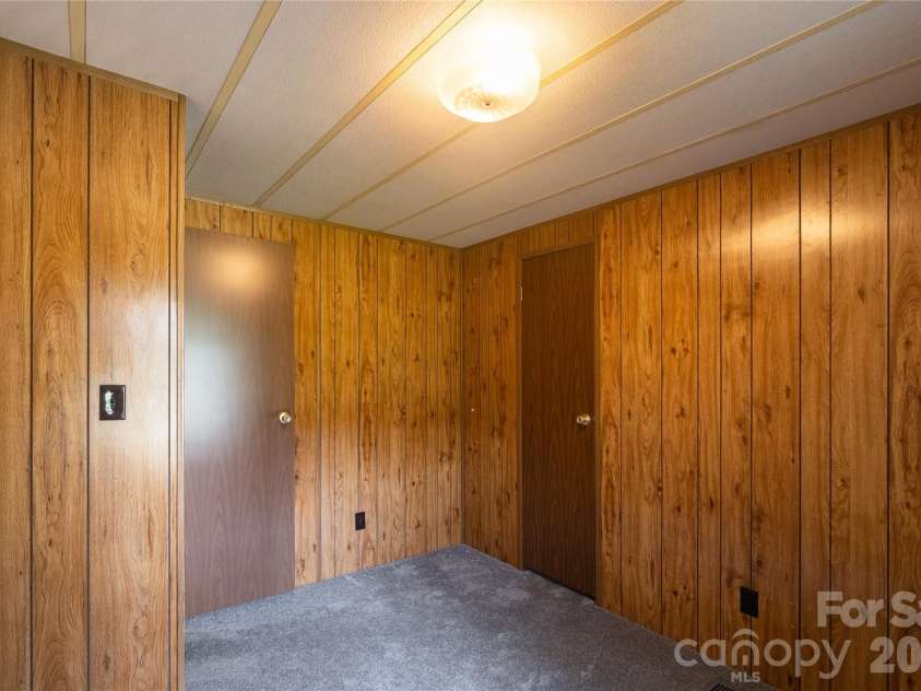 9606 Walkers Ferry Road, Charlotte, NC 28214.  MLS# CAR4409843, YatesRealty ID 42537. 