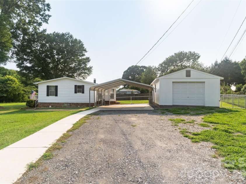 9606 Walkers Ferry Road, Charlotte, NC 28214.  MLS# CAR4409843, YatesRealty ID 42537. 