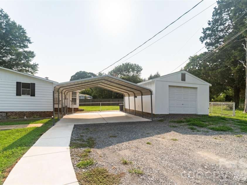 9606 Walkers Ferry Road, Charlotte, NC 28214.  MLS# CAR4409843, YatesRealty ID 42537. 