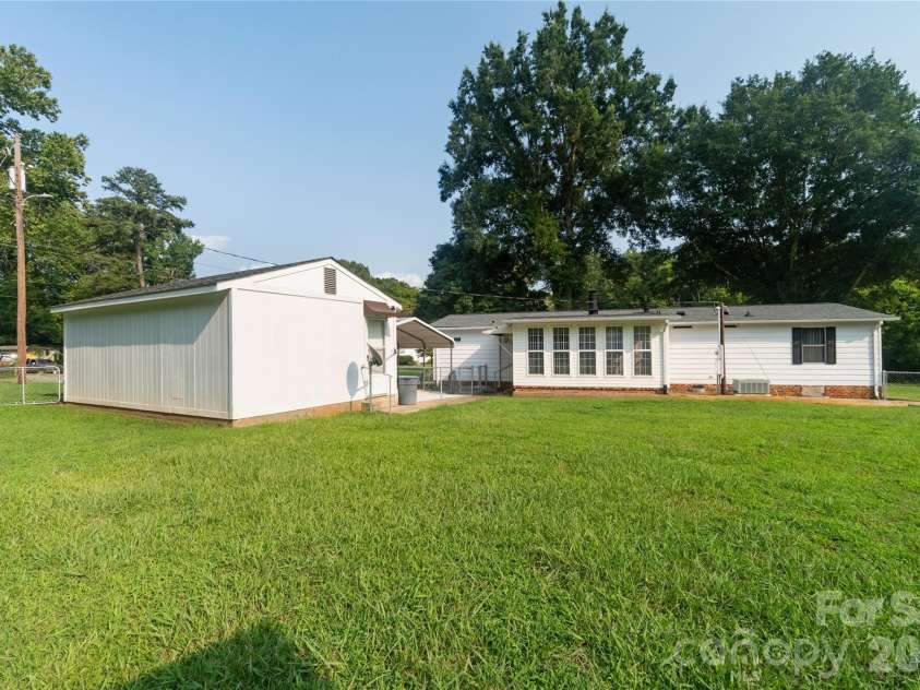 9606 Walkers Ferry Road, Charlotte, NC 28214.  MLS# CAR4409843, YatesRealty ID 42537. 
