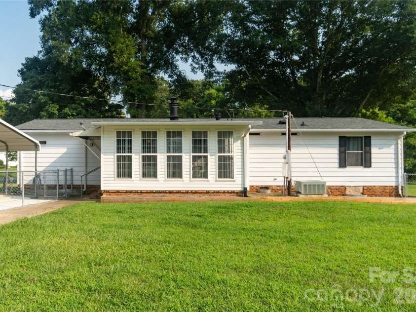 9606 Walkers Ferry Road, Charlotte, NC 28214.  MLS# CAR4409843, YatesRealty ID 42537. 