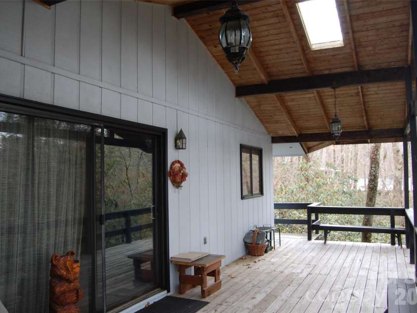 202 Knoll Circle, Newland, NC 28657.  MLS# CAR4358151, YatesRealty ID 4254. 