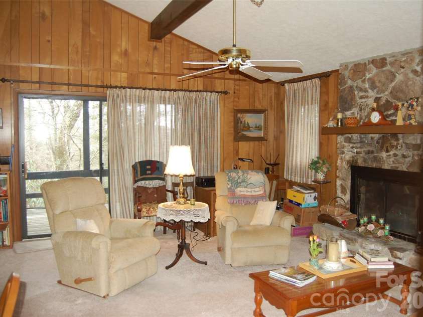 202 Knoll Circle, Newland, NC 28657.  MLS# CAR4358151, YatesRealty ID 4254. 