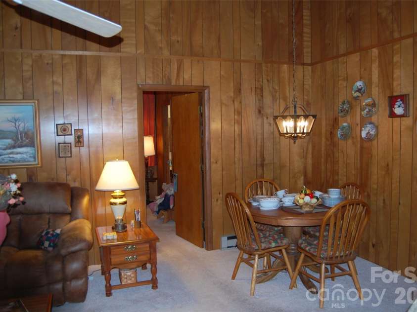 202 Knoll Circle, Newland, NC 28657.  MLS# CAR4358151, YatesRealty ID 4254. 