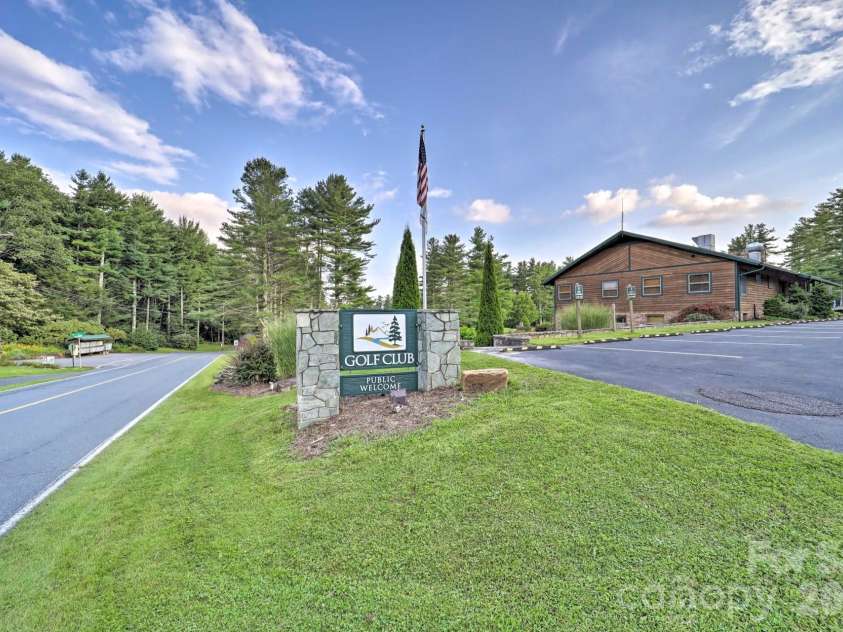 202 Knoll Circle, Newland, NC 28657.  MLS# CAR4358151, YatesRealty ID 4254. 