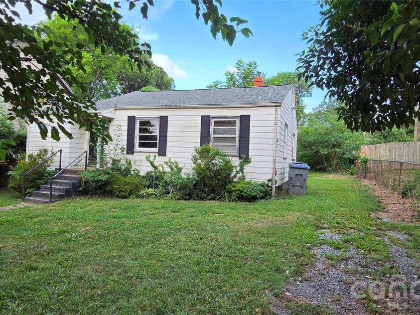 2216 Yadkin Avenue, Charlotte, NC 28205.  MLS# CAR4407051, YatesRealty ID 42540. 