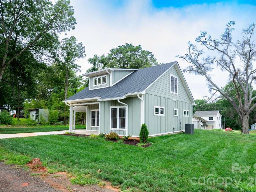 262 Florida Avenue, Spindale, NC 28160.  MLS# CAR4403941, YatesRealty ID 42541. 