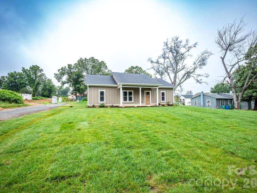 258 Florida Avenue, Spindale, NC 28160.  MLS# CAR4411159, YatesRealty ID 42542. 