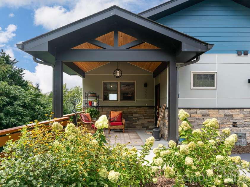 309 Ava Lane, Asheville, NC 28804.  MLS# CAR4406925, YatesRealty ID 42543. 