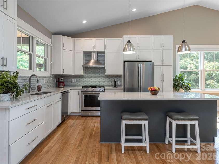 309 Ava Lane, Asheville, NC 28804.  MLS# CAR4406925, YatesRealty ID 42543. 
