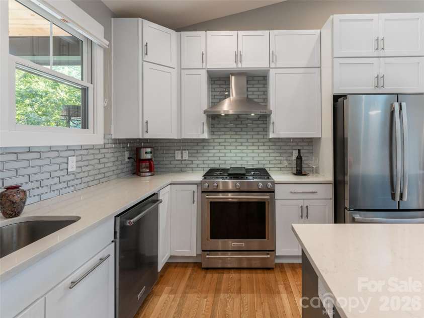 309 Ava Lane, Asheville, NC 28804.  MLS# CAR4406925, YatesRealty ID 42543. 
