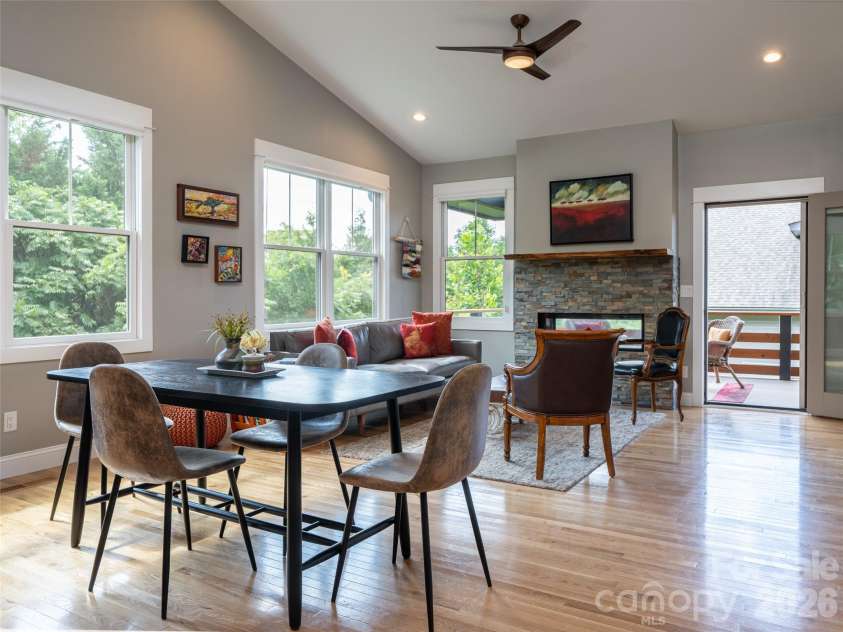 309 Ava Lane, Asheville, NC 28804.  MLS# CAR4406925, YatesRealty ID 42543. 