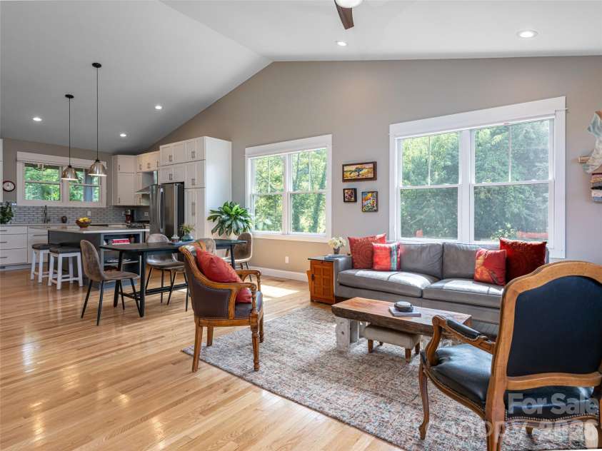 309 Ava Lane, Asheville, NC 28804.  MLS# CAR4406925, YatesRealty ID 42543. 