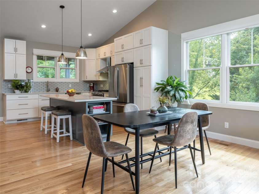 309 Ava Lane, Asheville, NC 28804.  MLS# CAR4406925, YatesRealty ID 42543. 