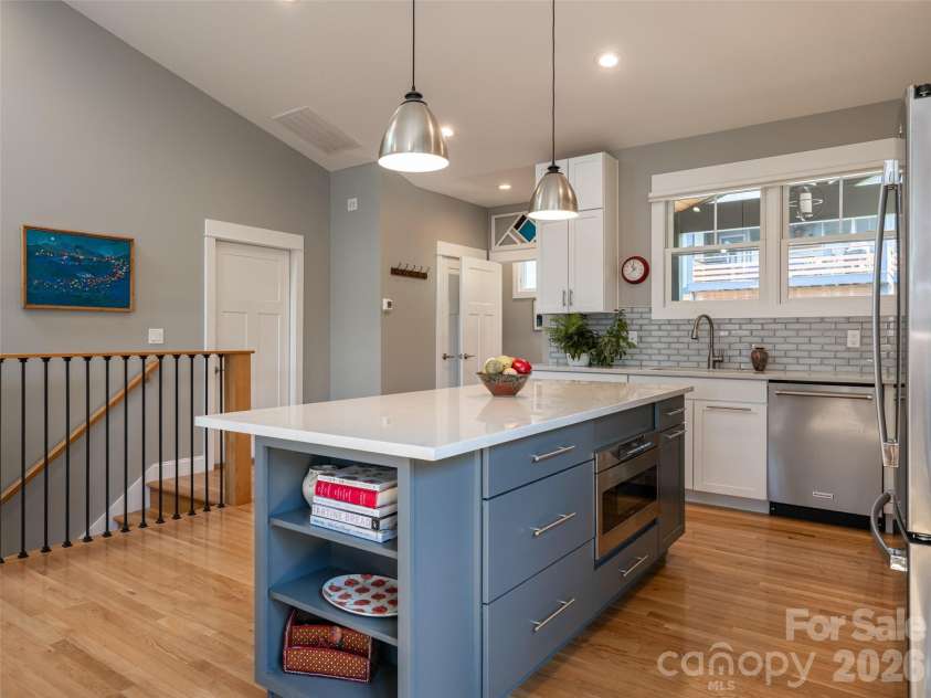 309 Ava Lane, Asheville, NC 28804.  MLS# CAR4406925, YatesRealty ID 42543. 