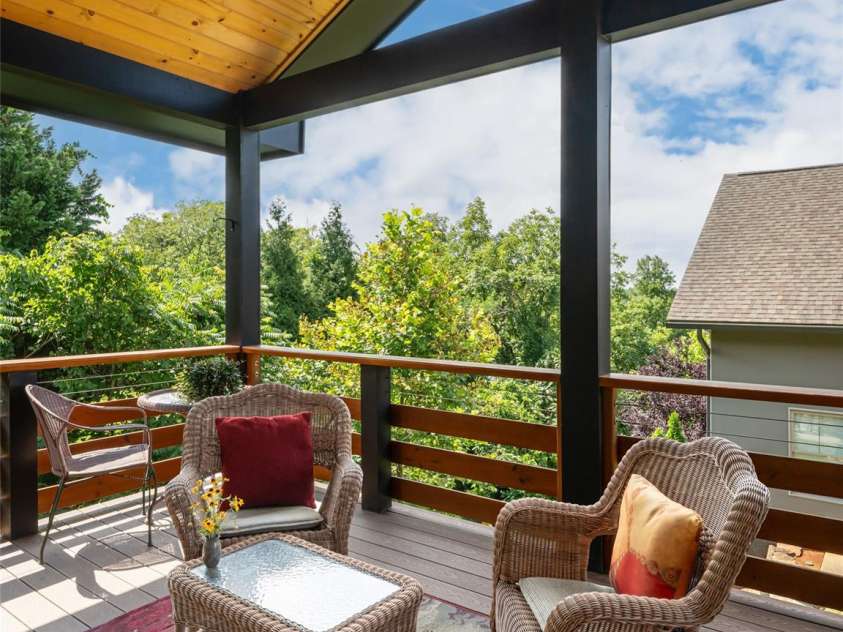 309 Ava Lane, Asheville, NC 28804.  MLS# CAR4406925, YatesRealty ID 42543. 
