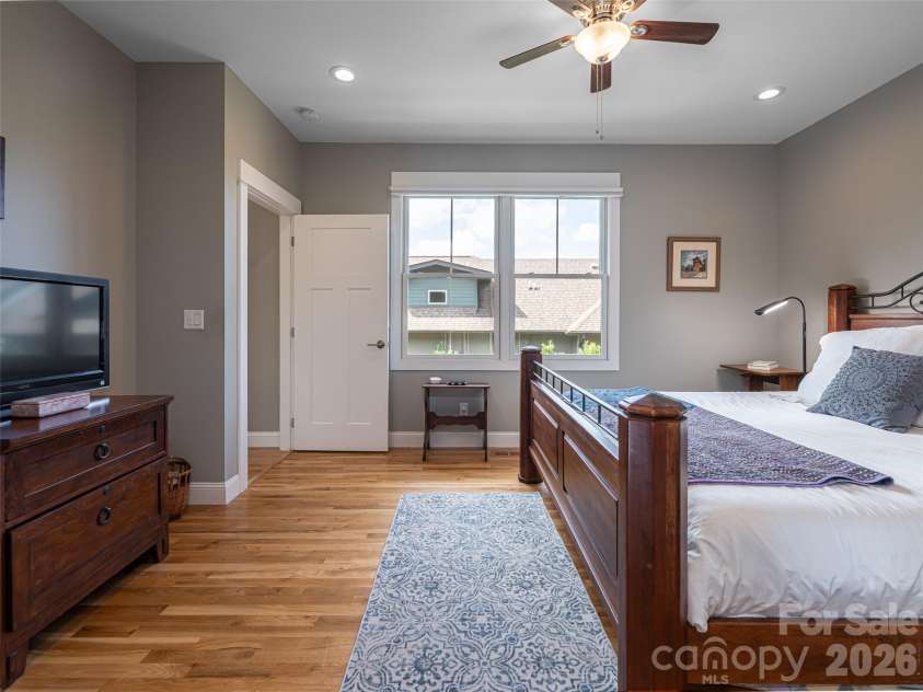 309 Ava Lane, Asheville, NC 28804.  MLS# CAR4406925, YatesRealty ID 42543. 
