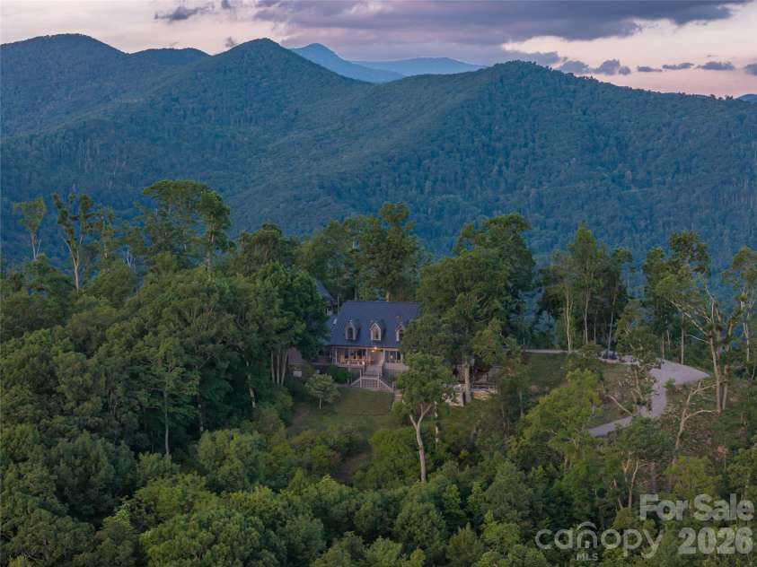 145 Kalmia Drive, Asheville, NC 28804.  MLS# CAR4394362, YatesRealty ID 42544. Incredible Mountain Views