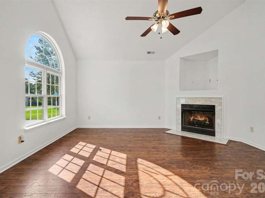 1910 Olsen Lane, Charlotte, NC 28213.  MLS# CAR4402471, YatesRealty ID 42545. 