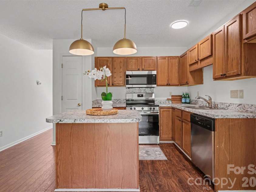 1910 Olsen Lane, Charlotte, NC 28213.  MLS# CAR4402471, YatesRealty ID 42545. 