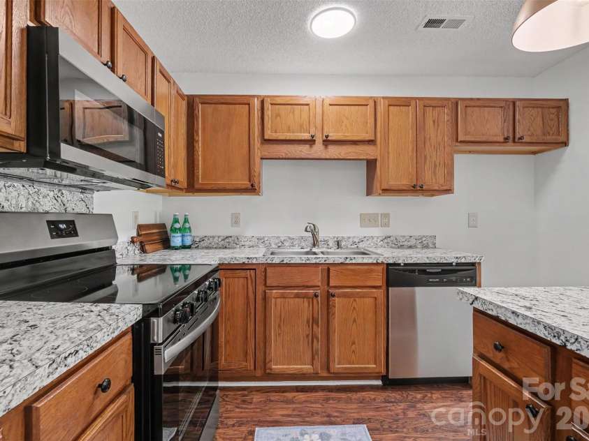 1910 Olsen Lane, Charlotte, NC 28213.  MLS# CAR4402471, YatesRealty ID 42545. 
