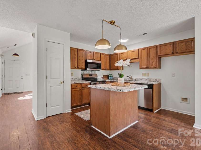 1910 Olsen Lane, Charlotte, NC 28213.  MLS# CAR4402471, YatesRealty ID 42545. 
