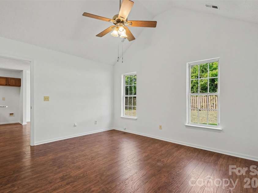 1910 Olsen Lane, Charlotte, NC 28213.  MLS# CAR4402471, YatesRealty ID 42545. 