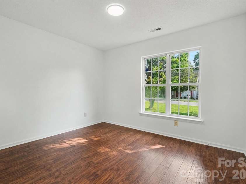 1910 Olsen Lane, Charlotte, NC 28213.  MLS# CAR4402471, YatesRealty ID 42545. 