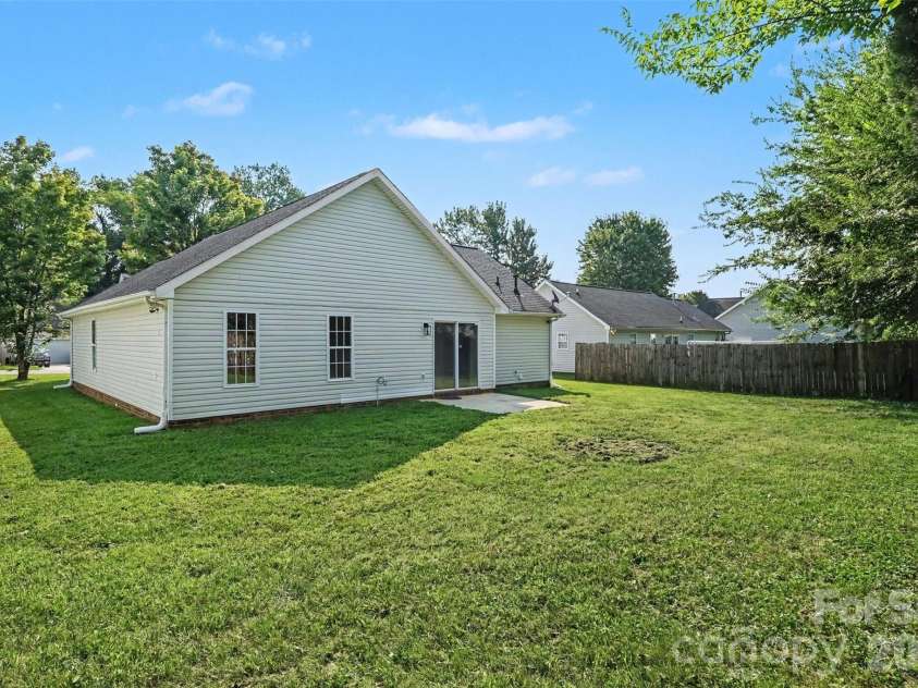1910 Olsen Lane, Charlotte, NC 28213.  MLS# CAR4402471, YatesRealty ID 42545. 