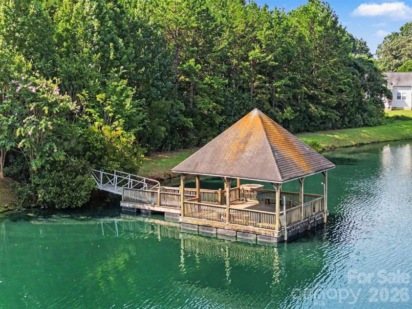 1910 Olsen Lane, Charlotte, NC 28213.  MLS# CAR4402471, YatesRealty ID 42545. Community pond