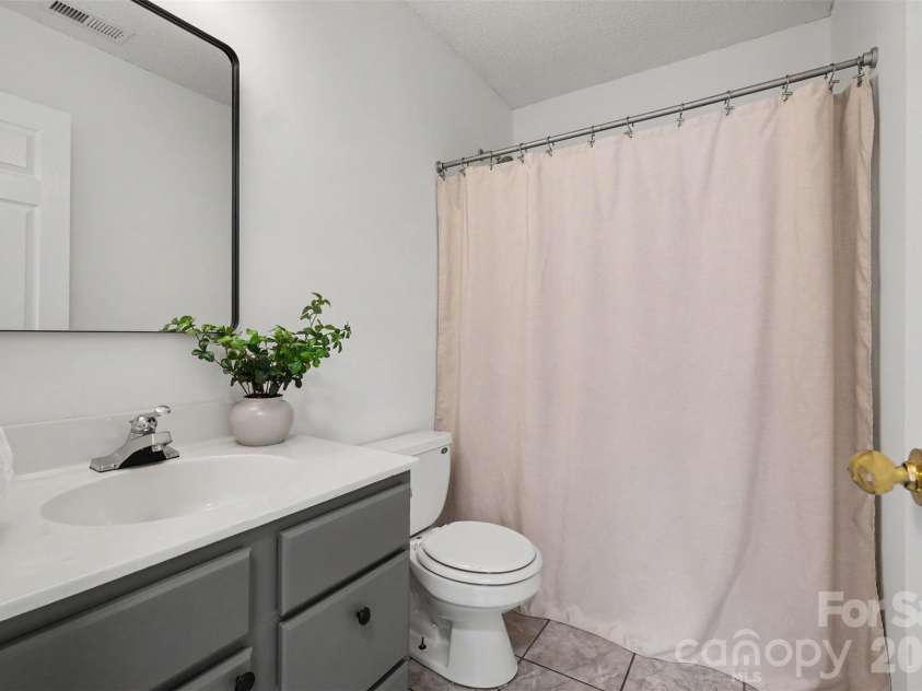 1910 Olsen Lane, Charlotte, NC 28213.  MLS# CAR4402471, YatesRealty ID 42545. Secondary full bath