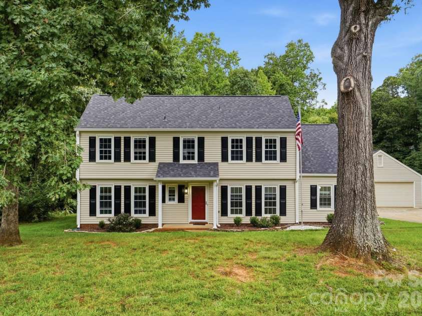 10211 Meadow Hollow Drive, Charlotte, NC 28227.  MLS# CAR4410813, YatesRealty ID 42548. 