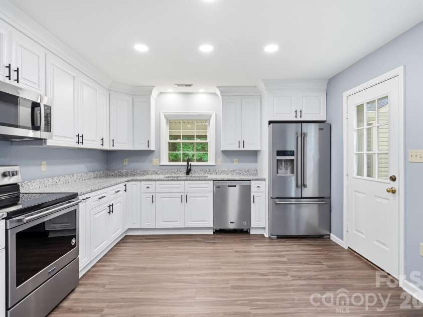 10211 Meadow Hollow Drive, Charlotte, NC 28227.  MLS# CAR4410813, YatesRealty ID 42548. 